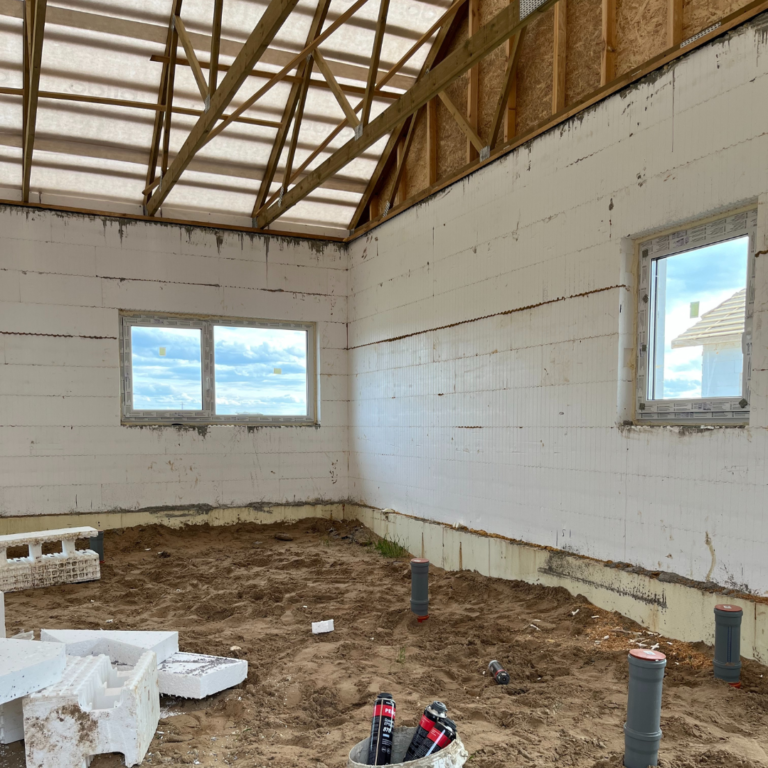 Šešios pamokos, kurias išmokome, rezervavę nebaigtos statybos namą